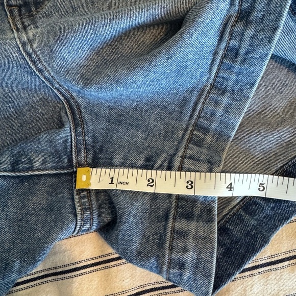 Kut from the Kloth Jane Hi Rise Short with pork chop pockets - Women's Denim - Picture 7 of 8